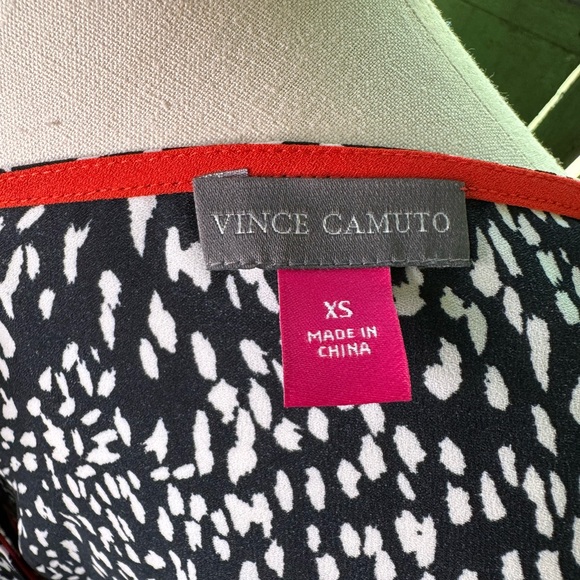 Vince Camuto Pattern Blouse - Picture 6 of 6